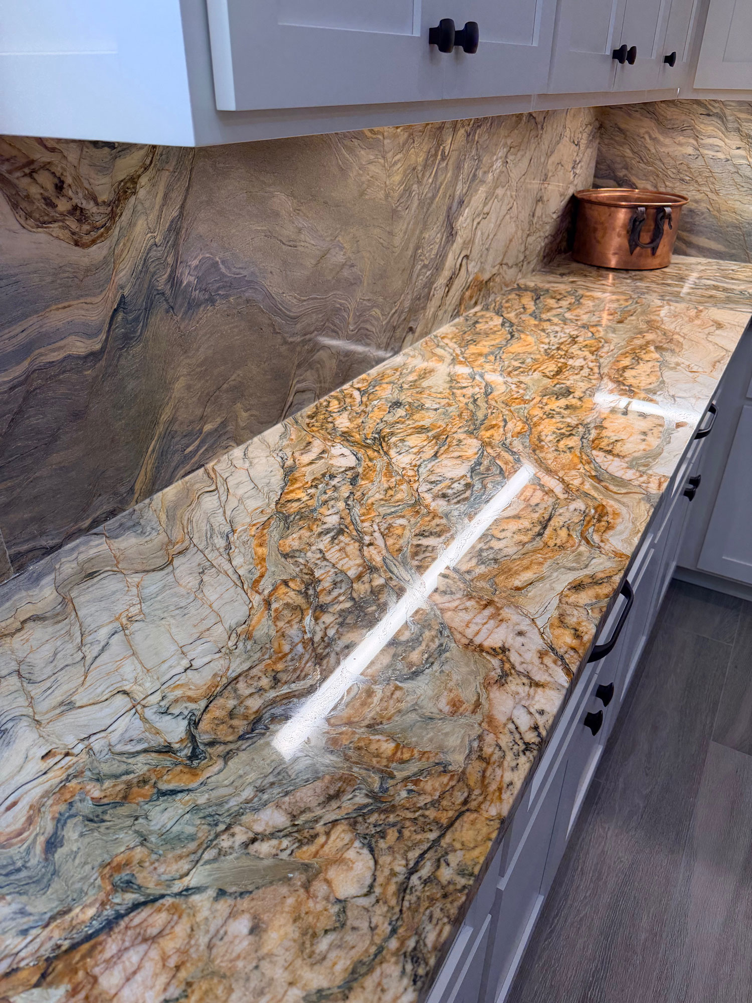 A Stone Oak kitchen by Natural Stone Design